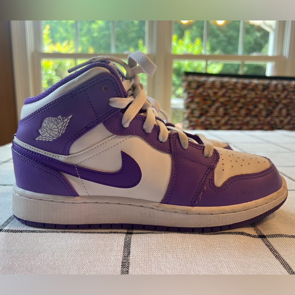 Nike Big Kids Air Jordan 1 Mid Sneakers in Purple Venom and White Size 6Y
